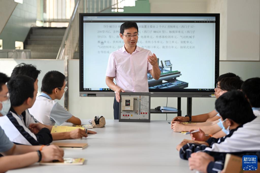 皇冠真人玩游戏